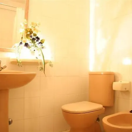 Alondras Park Otel 2*